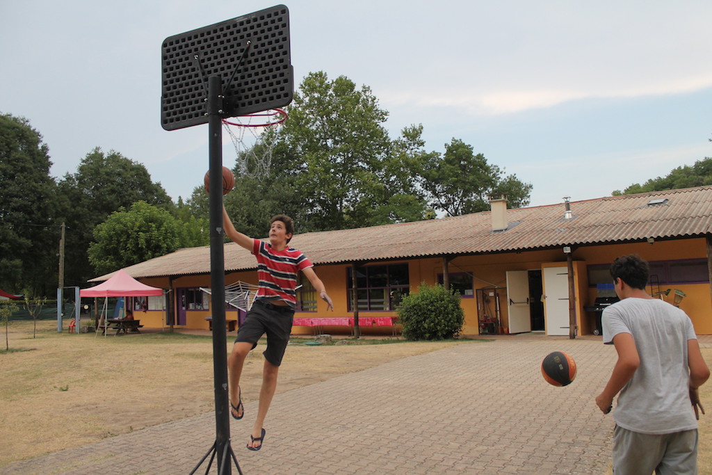 Village Camps International Summer Camp Ard&egrave;che, France 2019-07-26 https://www.villagecamps.com/journals_admin/images/2231-0795-Sports1 copy.jpg